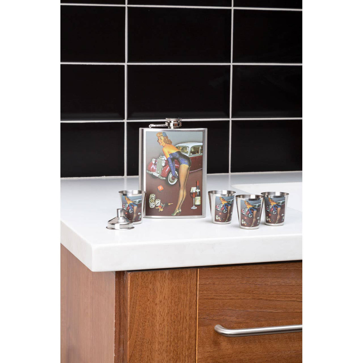 Pinup Hip 8Oz 4 Cups Flask Set