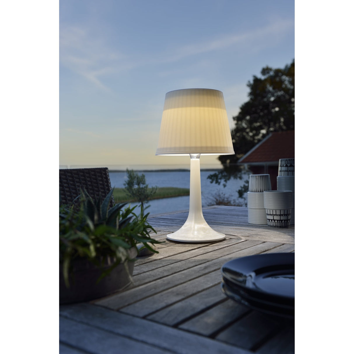 Assisi White Solar-Powered LED Garden Table Lamp
