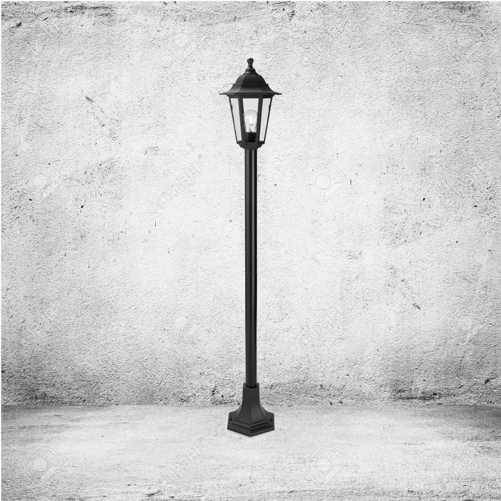 Elegant Victorian-Style Black Garden Lamp Post