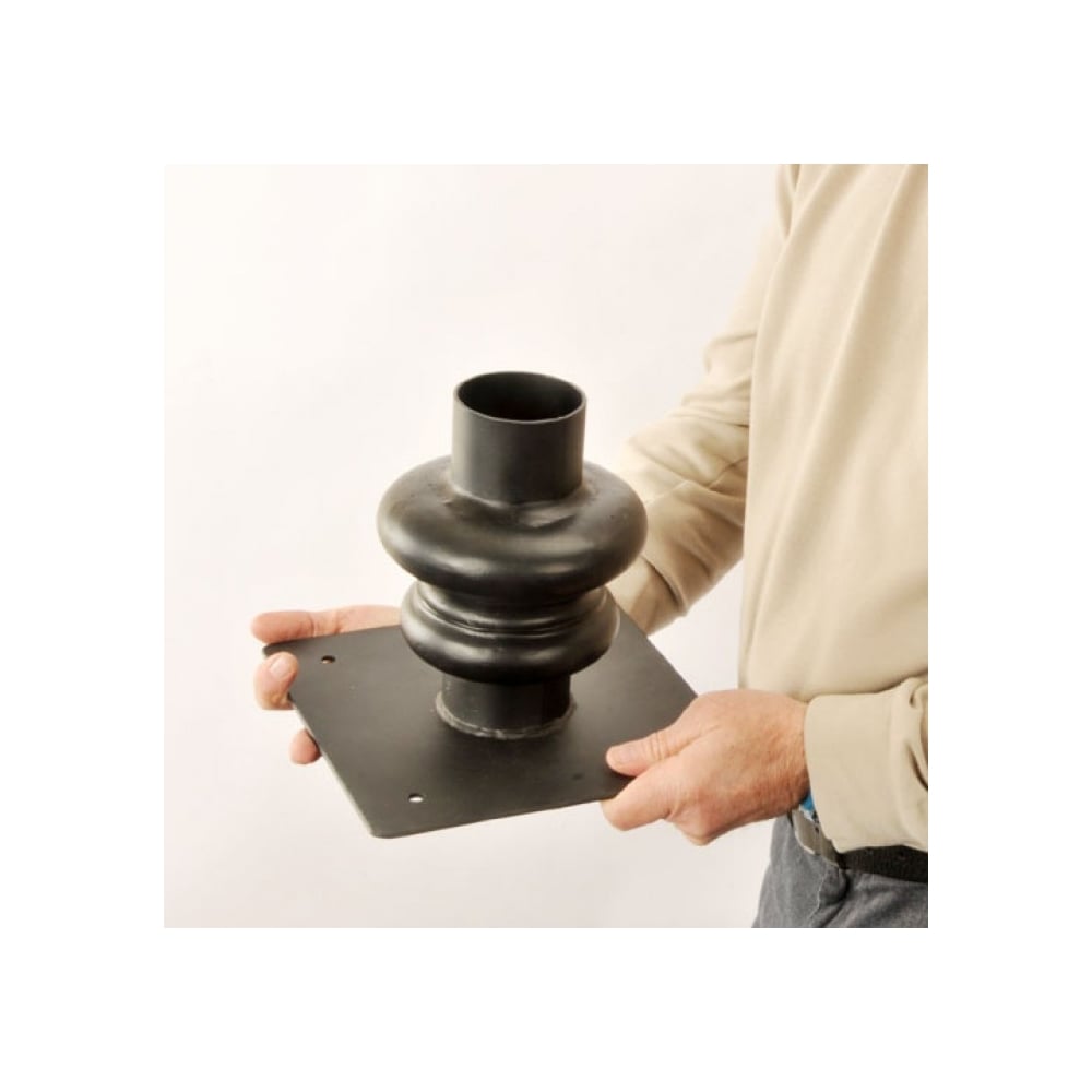 Elegant Victorian Cast Iron Pillar Lantern for Outdoor Entrances