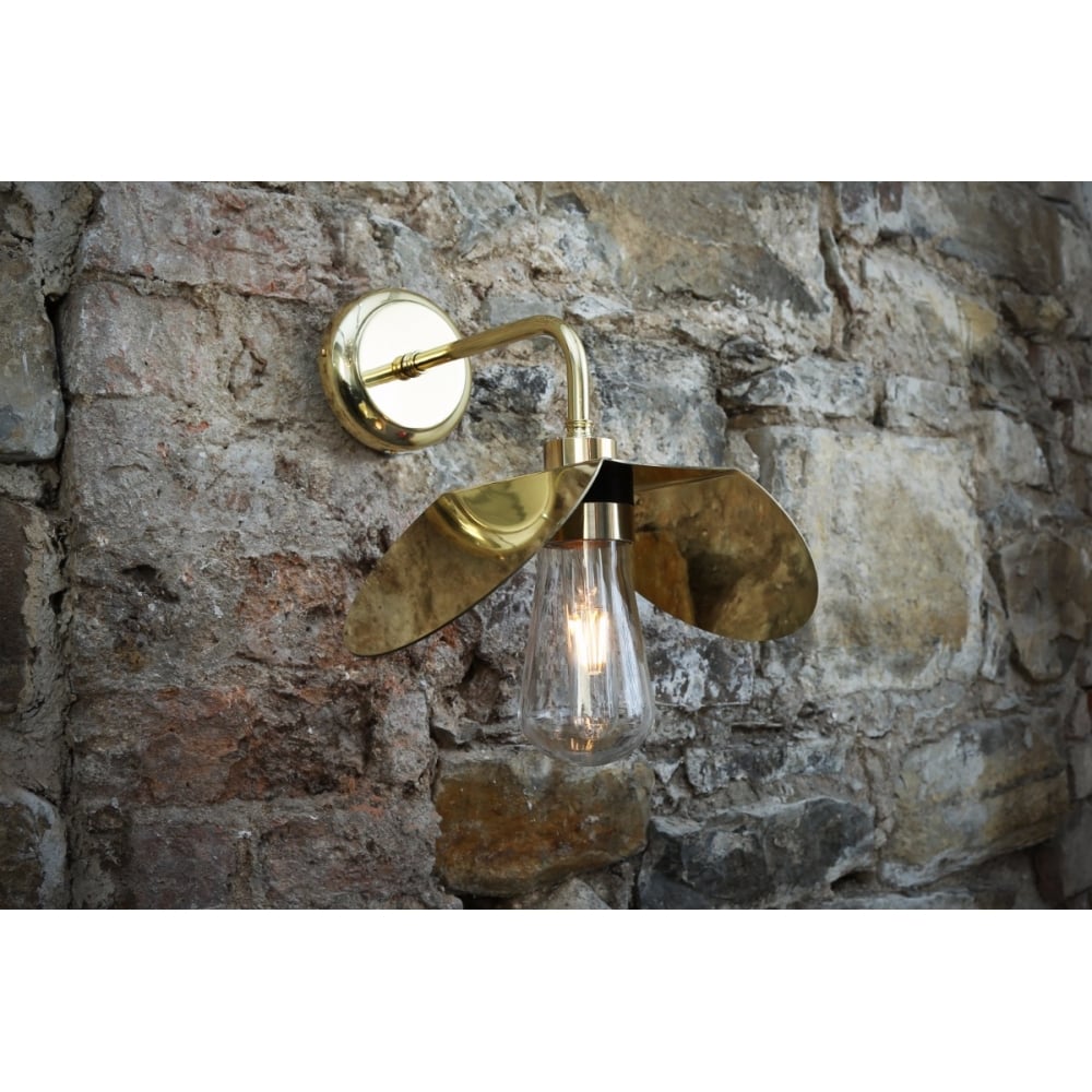 Industrial Vintage Charm: Hali Single Bulb Wall Light