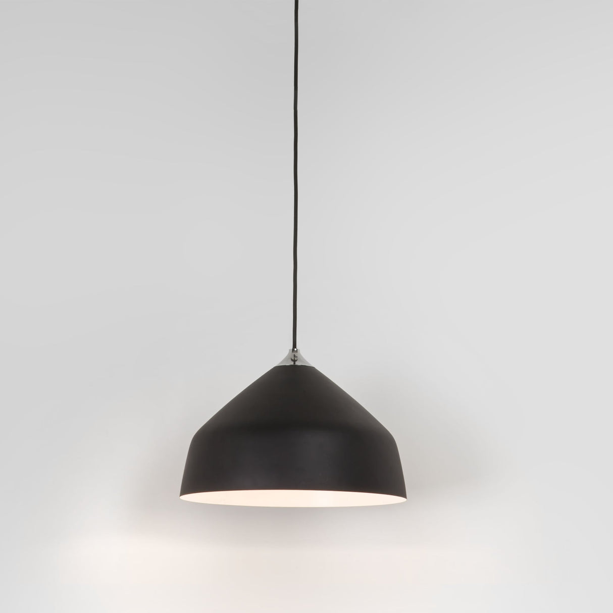 Sleek Ginestra Black Metal Pendant Lamp