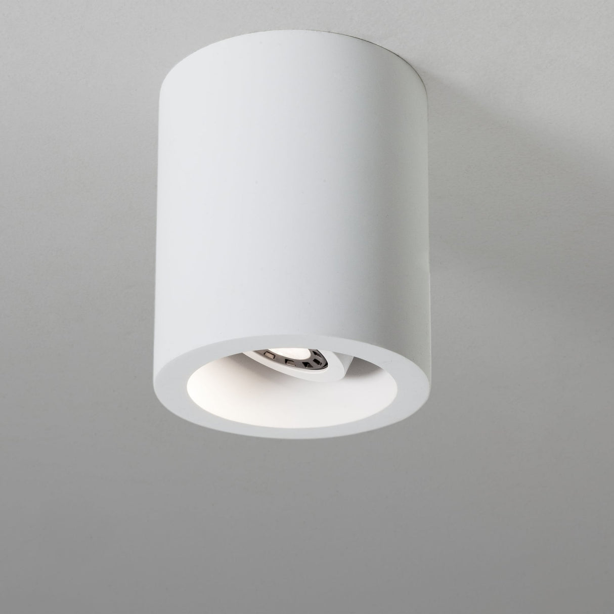 Adjustable 140mm Round Ceiling Downlight in White Plaster Finish