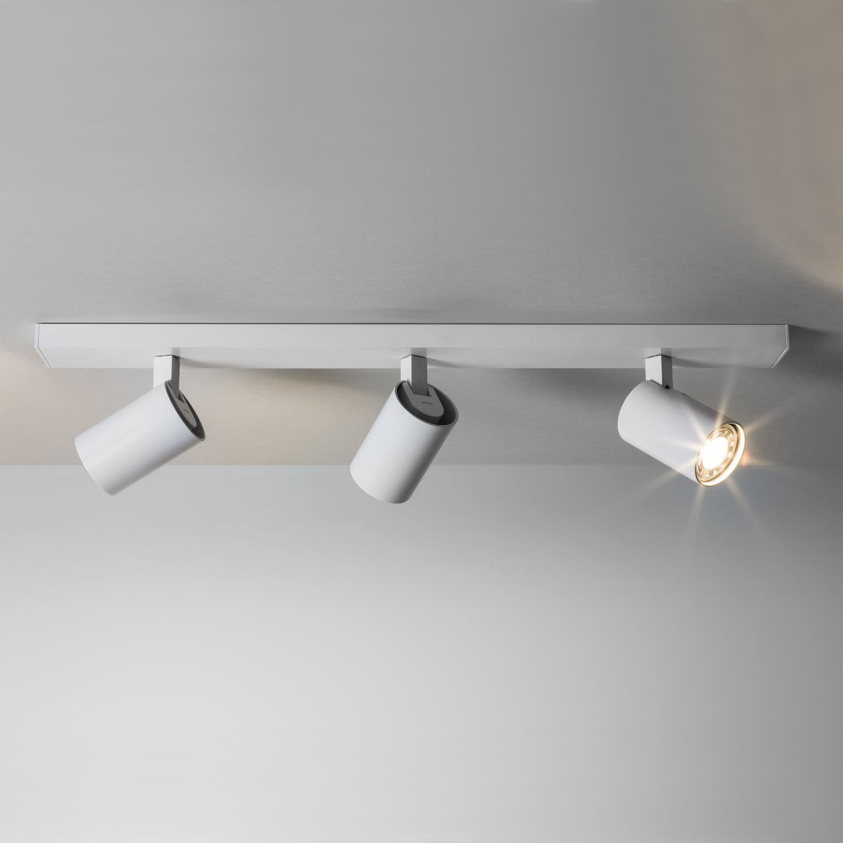 Sleek White Triple Head Dimmable Spotlight Rail - Ascoli Collection