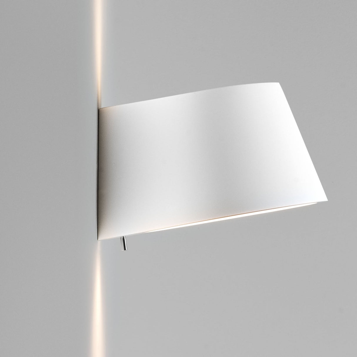 Astro Koza Modern White Ceramic Wall Lamp with Toggle Switch
