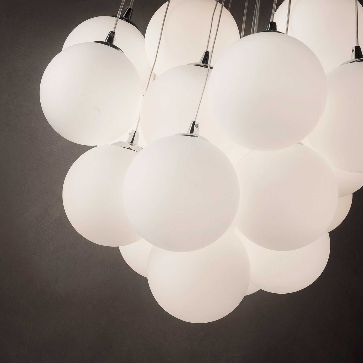 Modern Mapa Double-Bulb Pendant Light in Elegant White