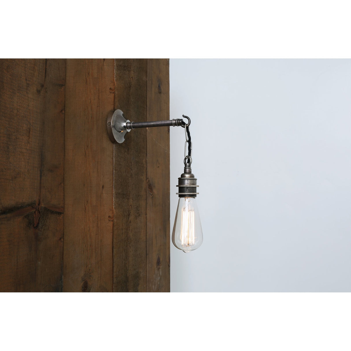 Elegant Antique Brass Wall Light – Prei Collection