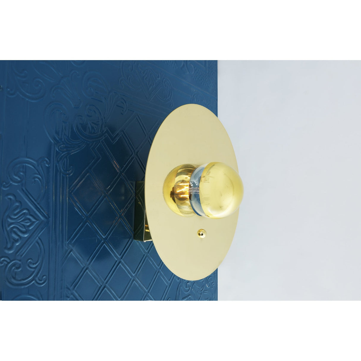 Elegant Qala Brass Wall Light Fixture