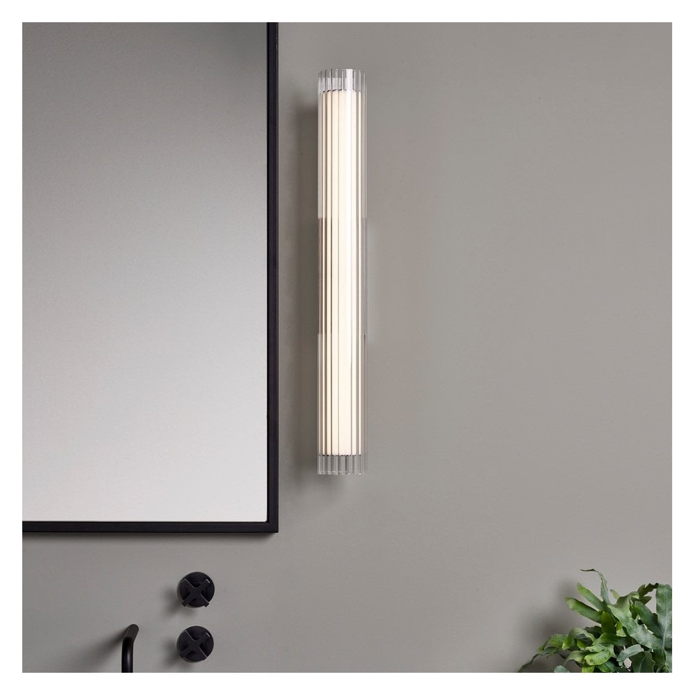 Elegance 665: Modern Matte Gold LED Wall Light