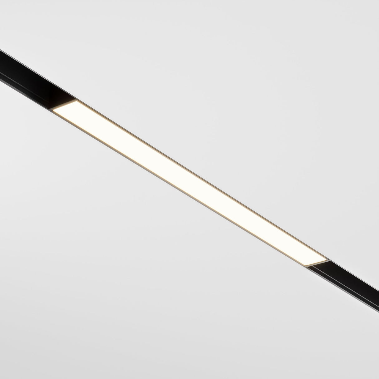 Sleek Exility Basis Magnetic Track Lighting - Matte Black
