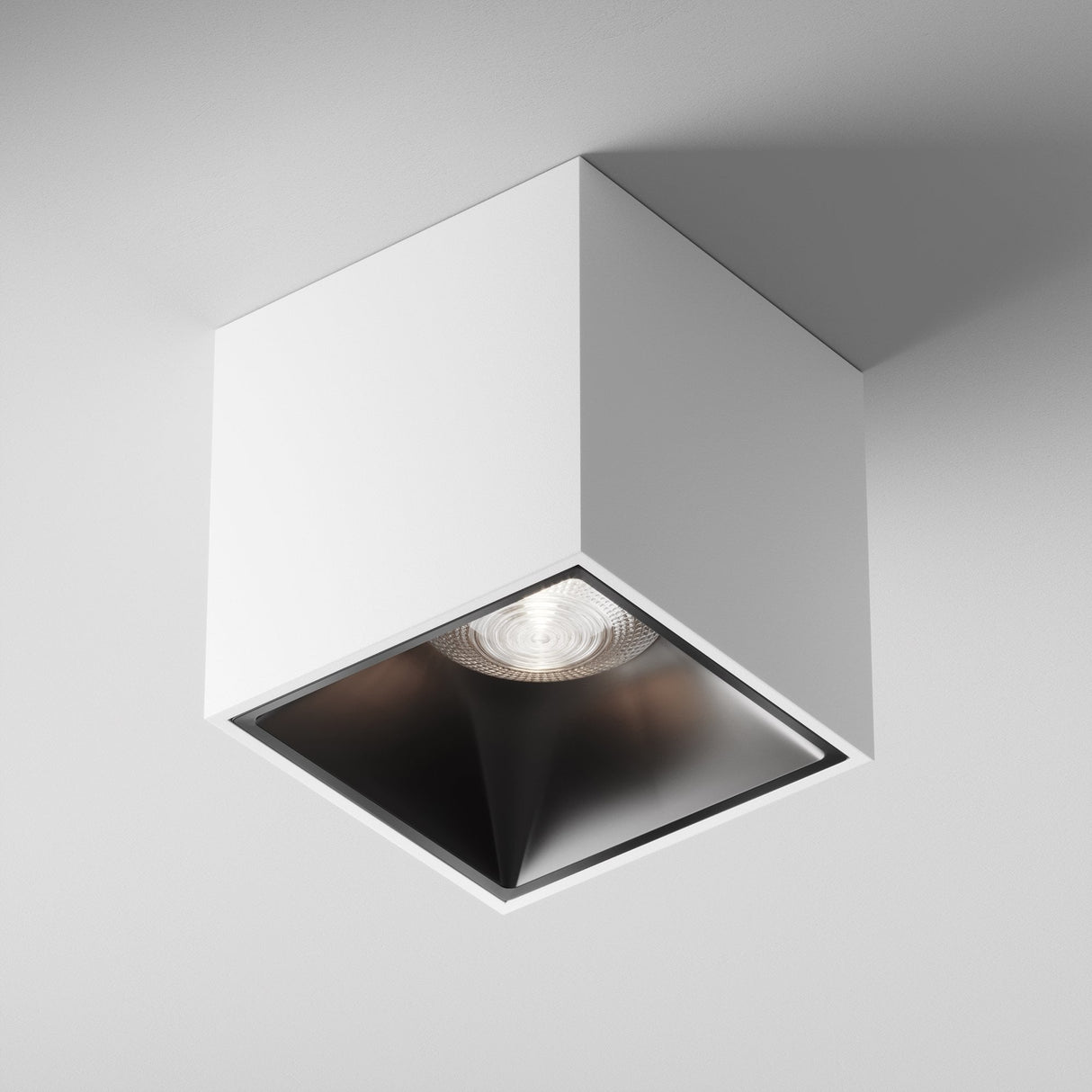 Alfa LED Surface-Mounted Ceiling Lamp - Sleek White Design