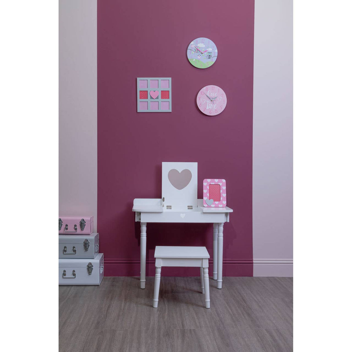 Children'S Dressing Table And Chair