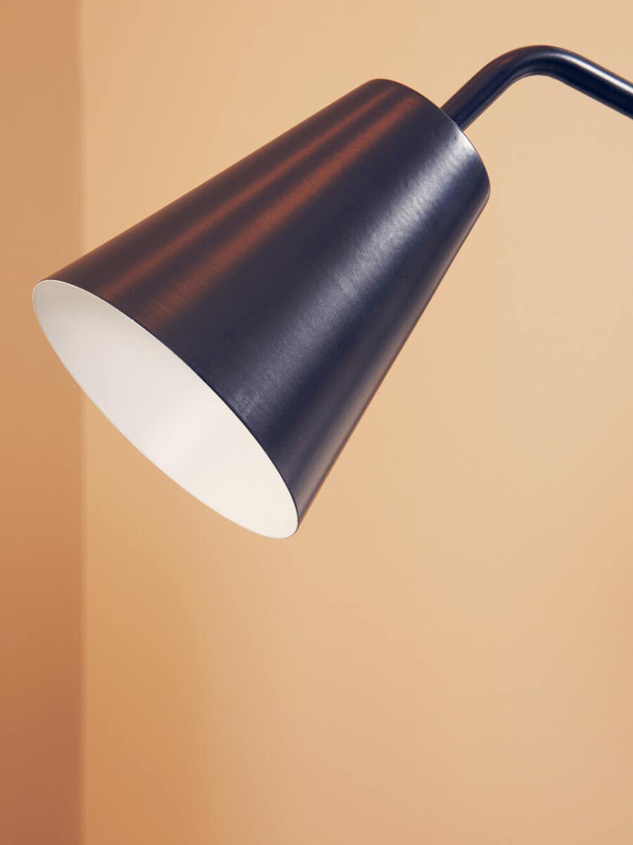 Black Metal Modern Desk Lamp