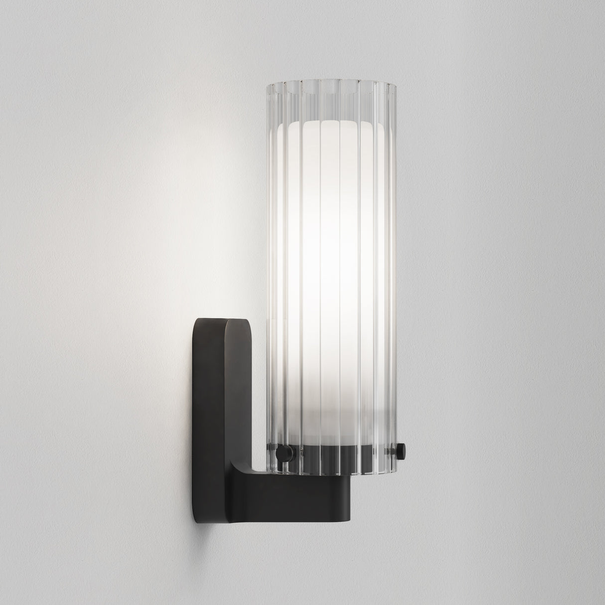 Gleaming Chrome Wall Sconce - Ottavino Design