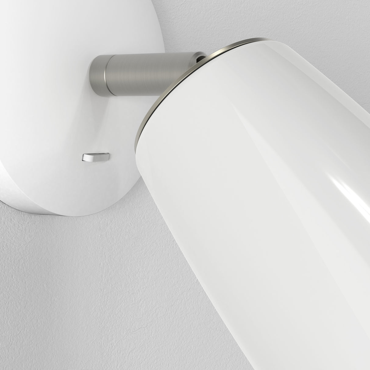 Elegant White Gloss Sconce