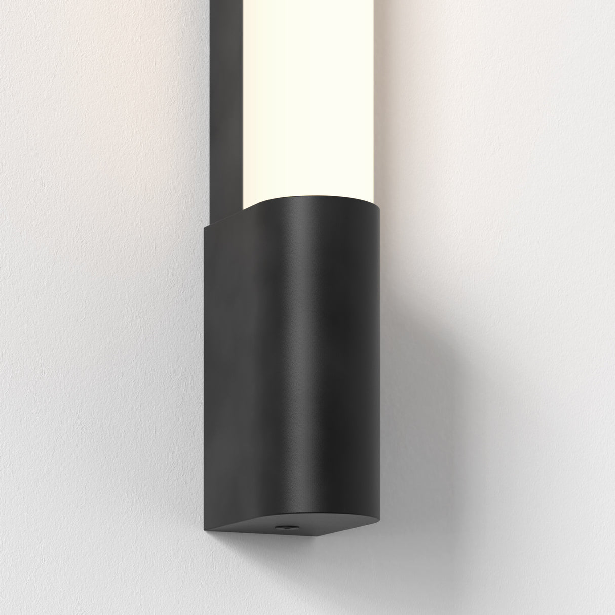 Sleek Palermo 900 LED Wall Fixture in Matte Black