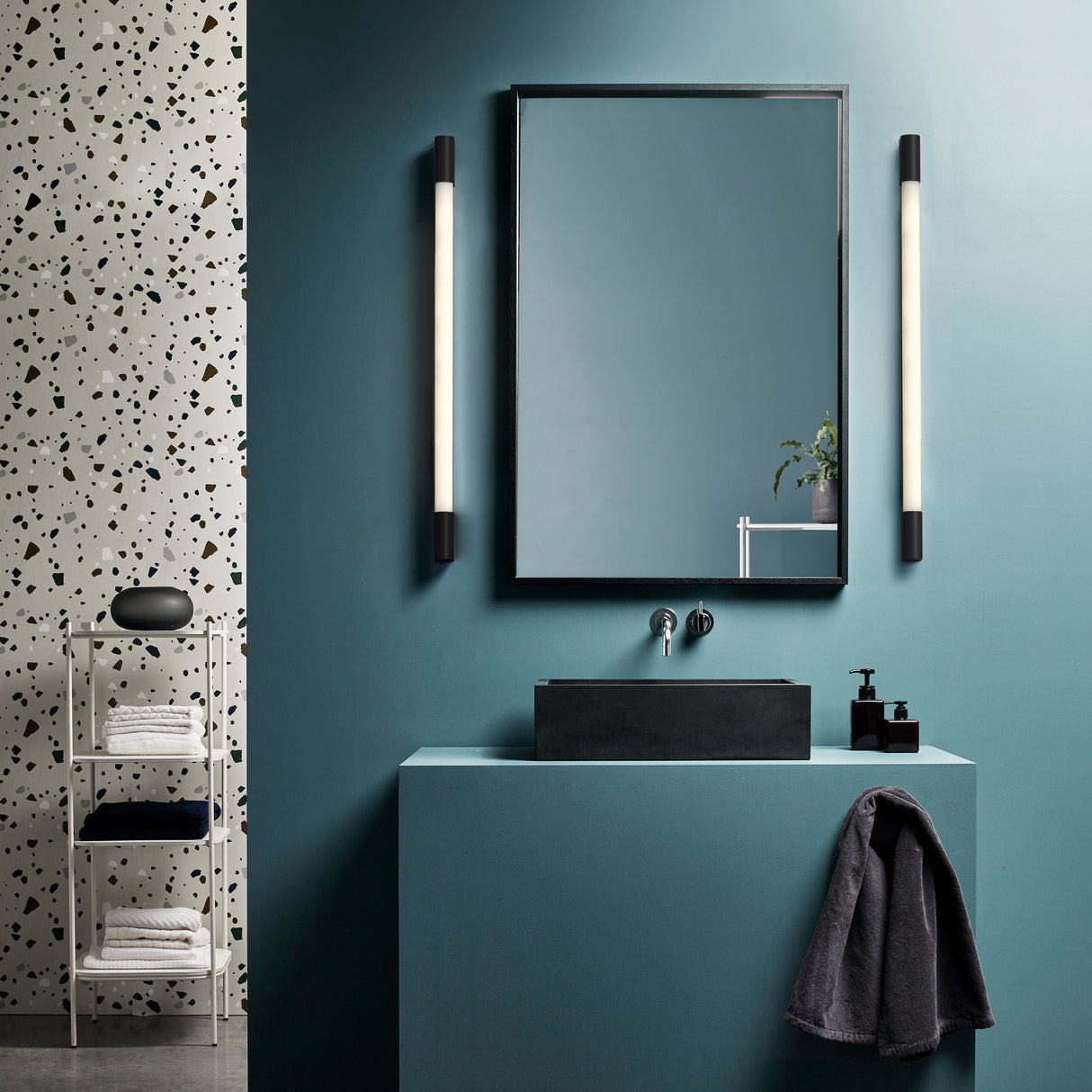 Sleek Palermo 900 LED Wall Fixture in Matte Black