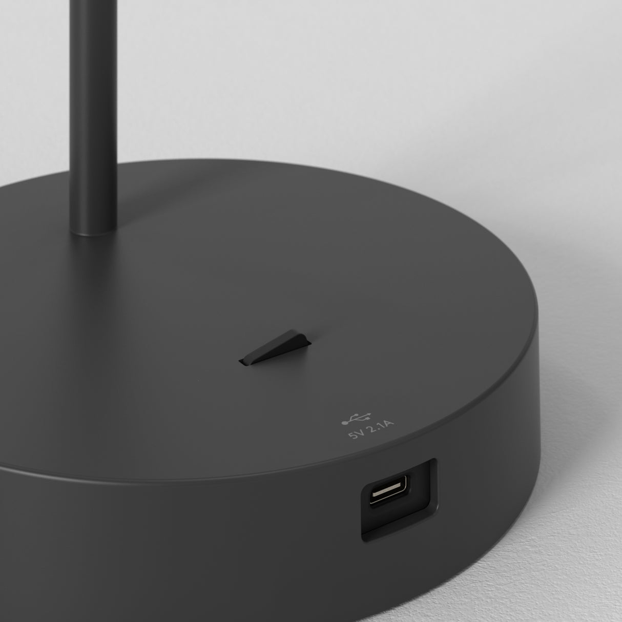 Sleek Enna USB-C Desk Lamp in Matte Black