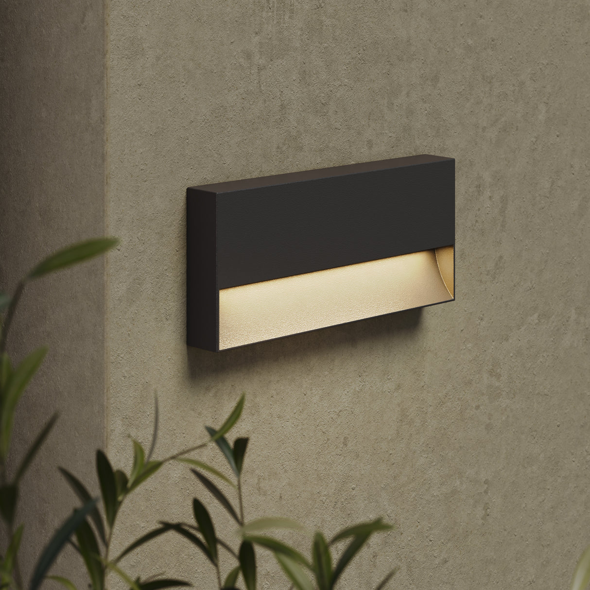 Sleek Black Mori 250 Wall Light in Textured Finish
