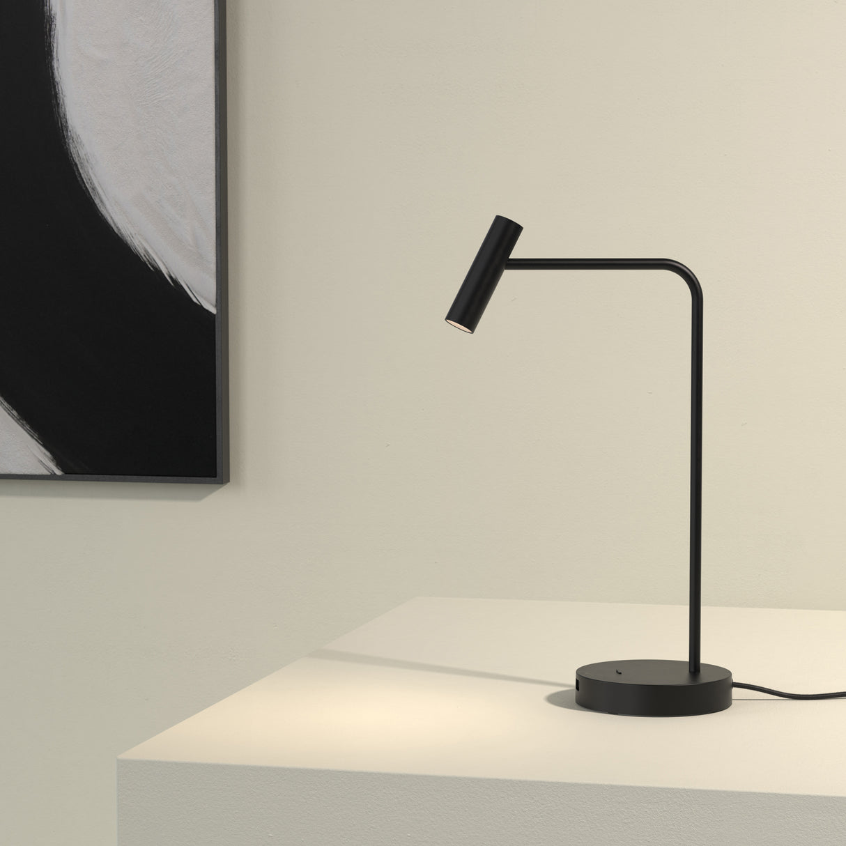Sleek Enna USB-C Desk Lamp in Matte Black