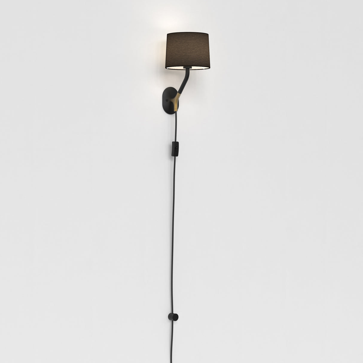 Sleek Dual-Toned Wall Sconce in Matte Black and Gold Finish
