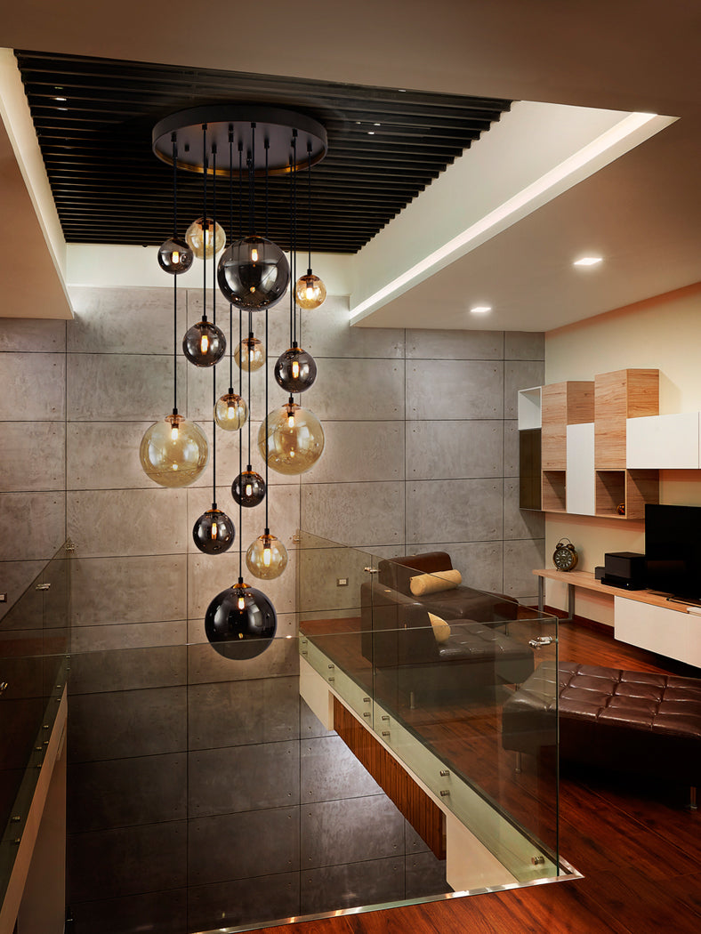 Elegant Black and Brass Accent Lamp