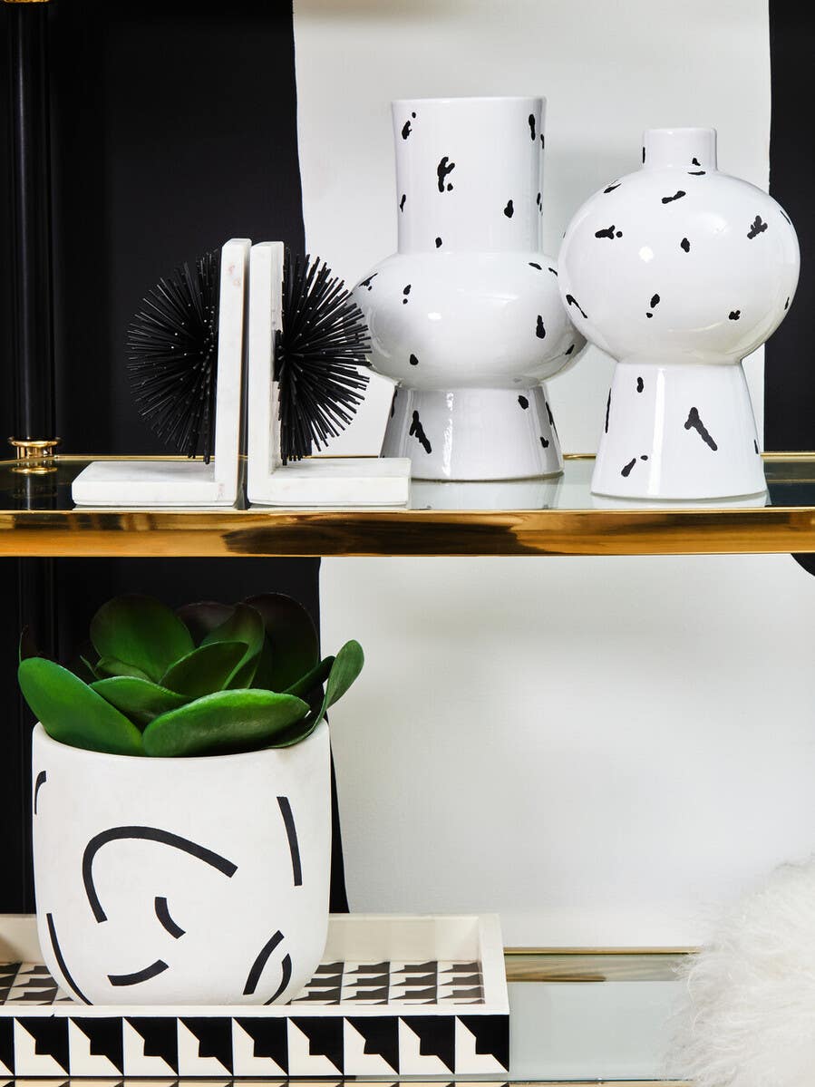 Tundra Black And White Planter