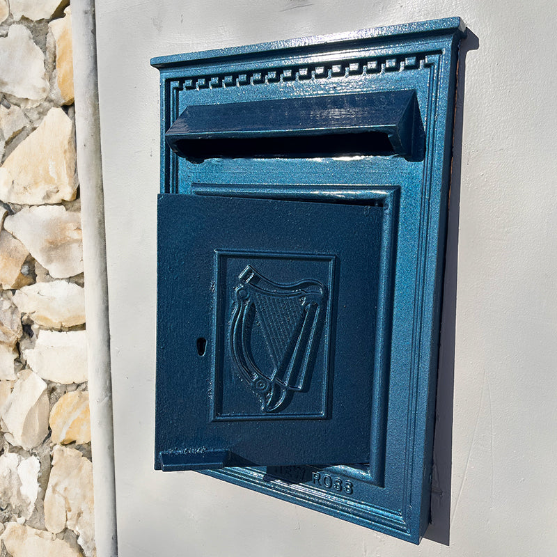 Traditional Irish Post in pearl blue for A4 sized letters (H114)