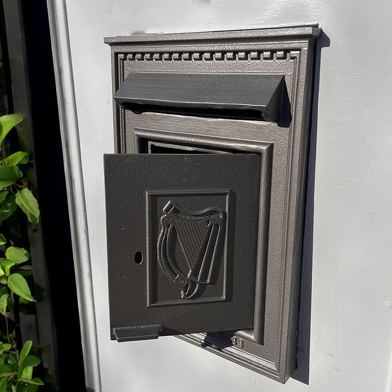 Traditional Irish Post in pearl grey for A4 sized letters (H114)