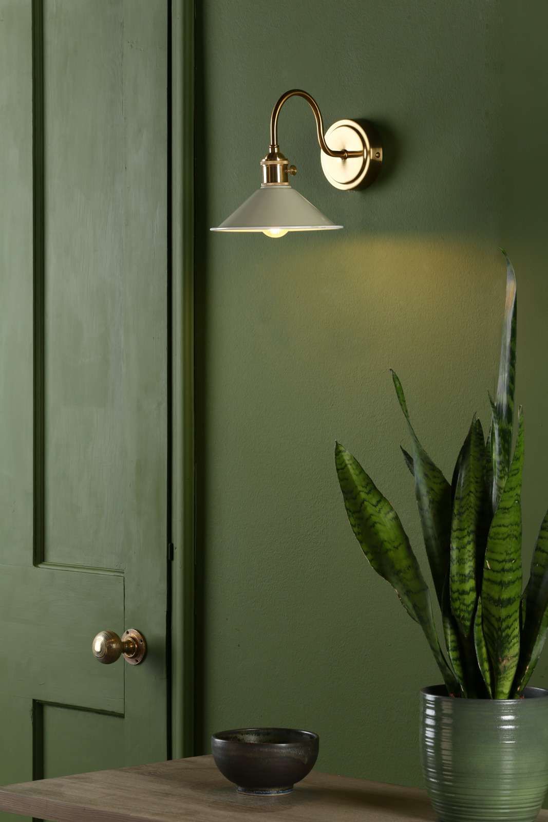 Hadano Wall Light Natural Brass With Cashmere Shade