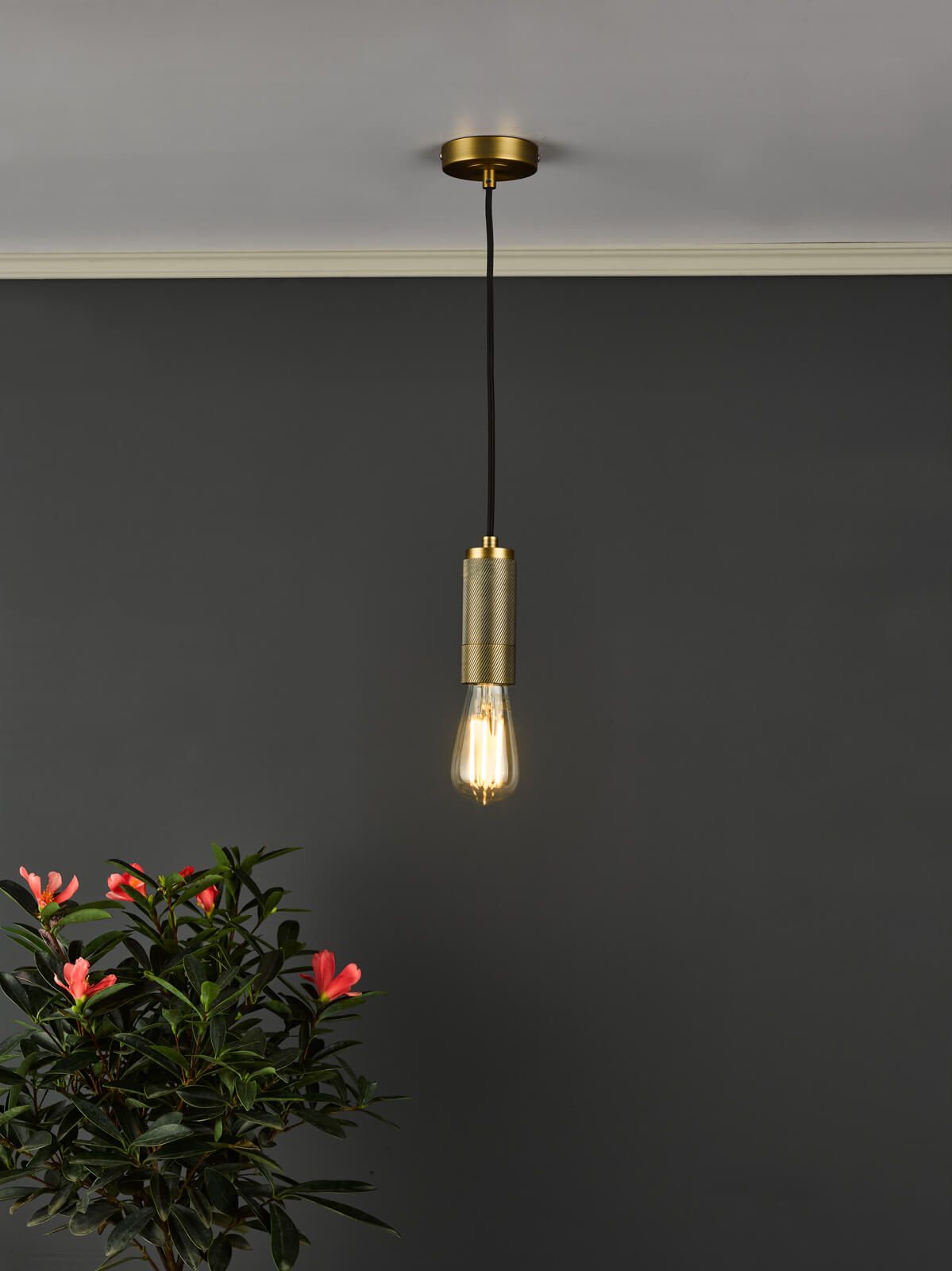 1 Light Knurled Brass E27 Suspension