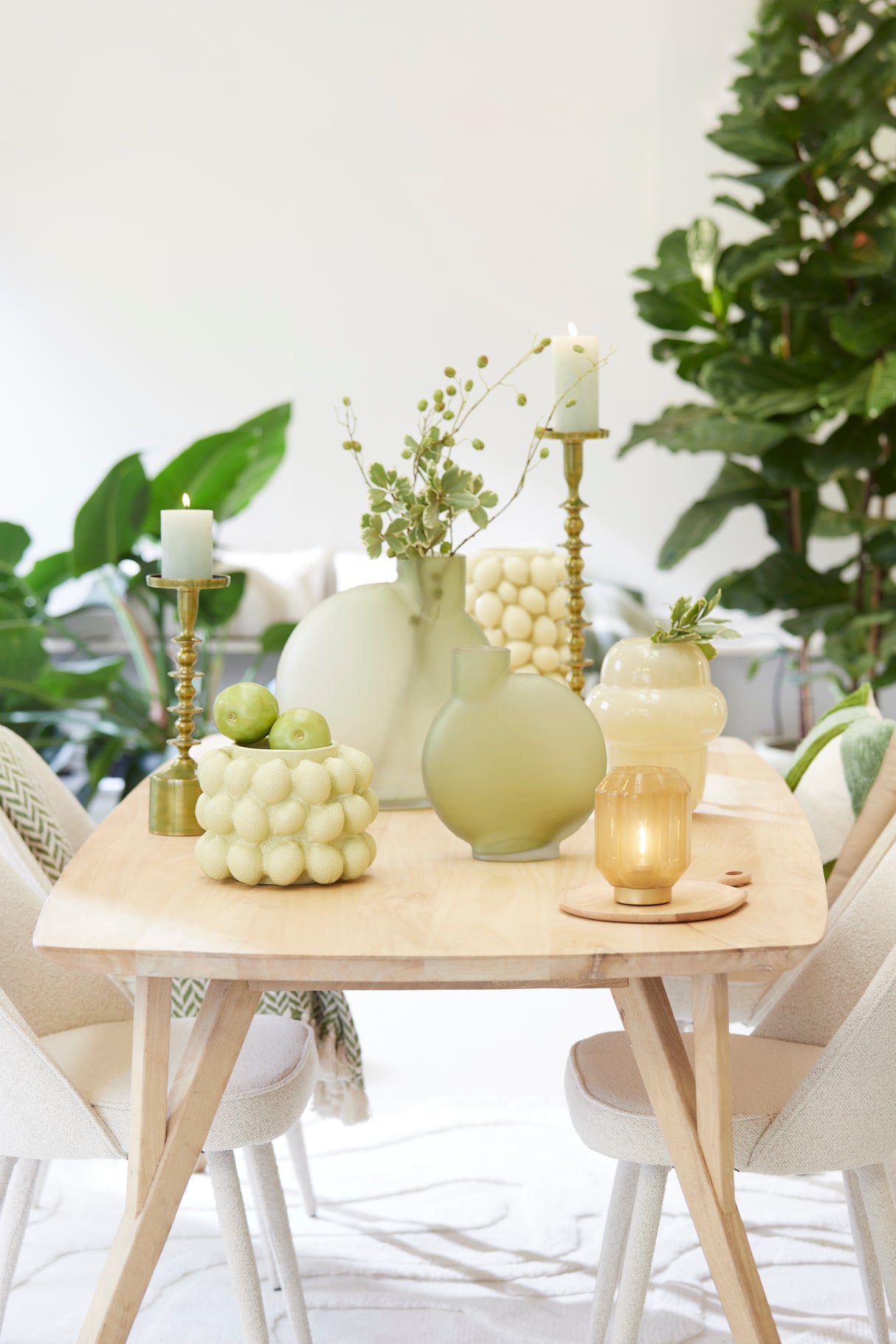 LED Table Lamp 13x16.5 cm Yvias Glass Milky Yellow with Gold Accents