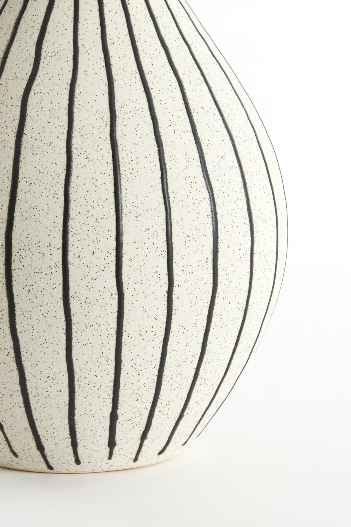 Elegant Diphu Ceramic Vase - Cream & Black, Ø23x29 cm