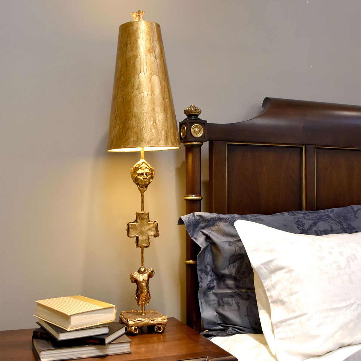 Gothic Elegance: Gold Table Lamp with Artistic Sculpture Design