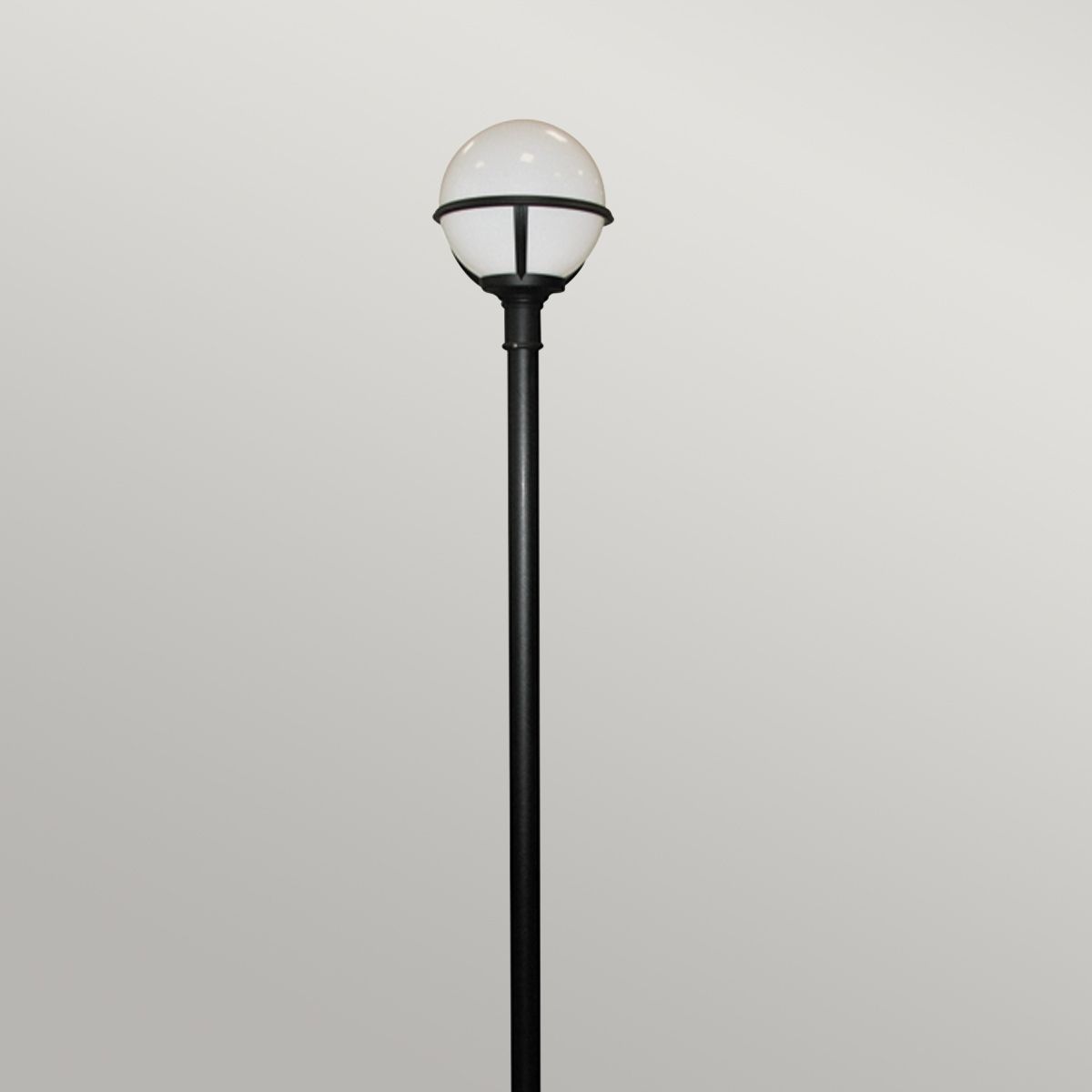 Glenbeigh Coastal-Ready Lamp Post - Corrosion-Resistant Seaside Design