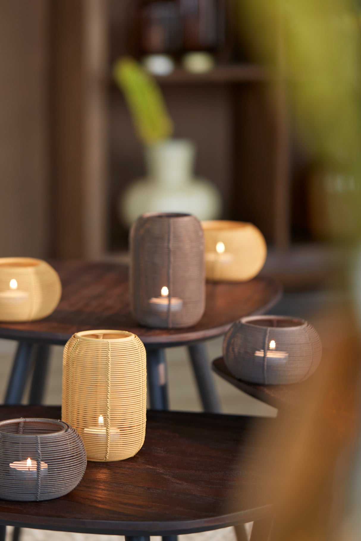Rustic Elegance: Matte Dark Brown Tealight Candle Holder (Ø9x13 cm)