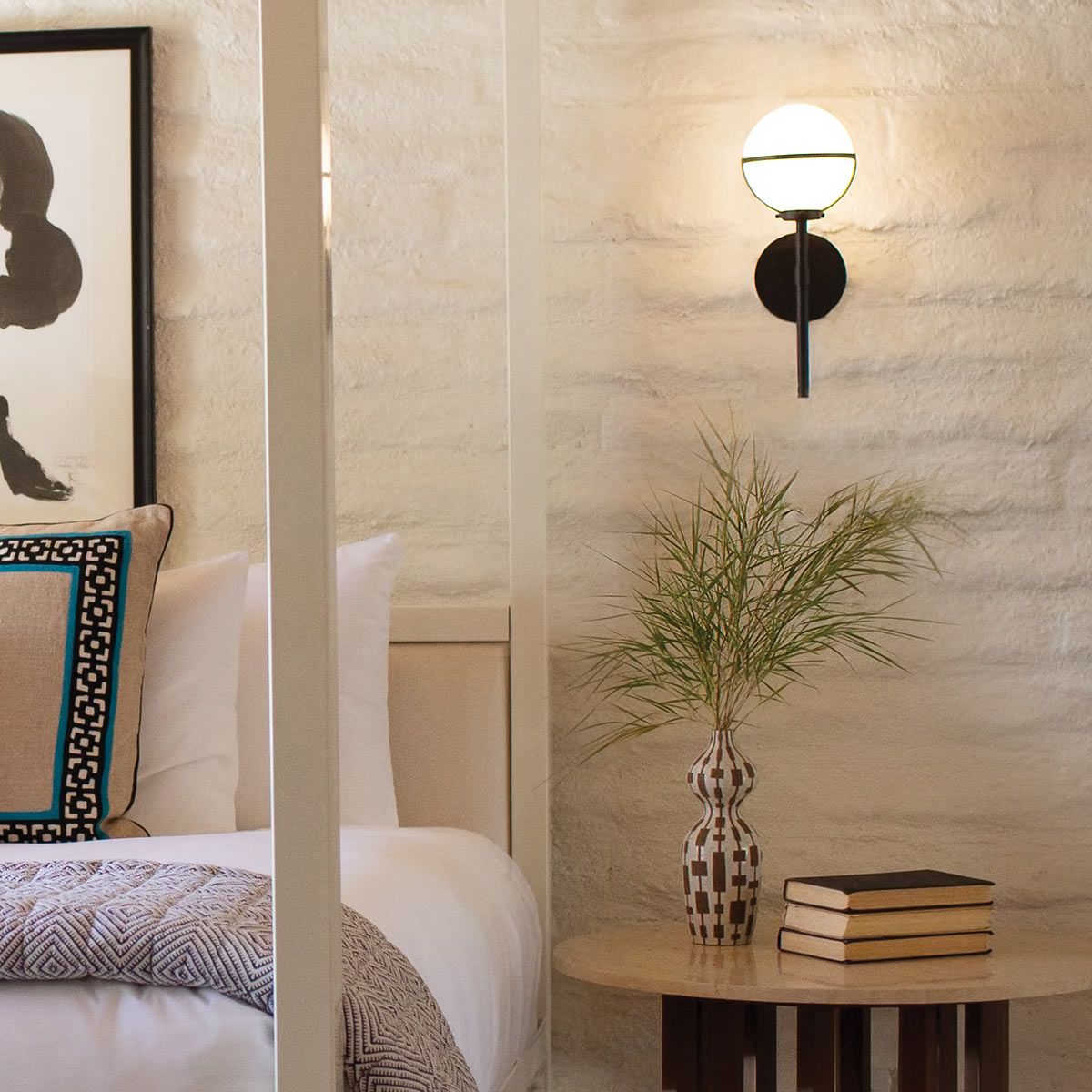 Art Deco Elegance: Hollis Single Wall Sconce in Black