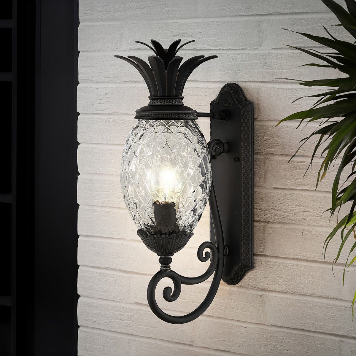 Plantation 1lt Medium Wall Lantern Museum Black
