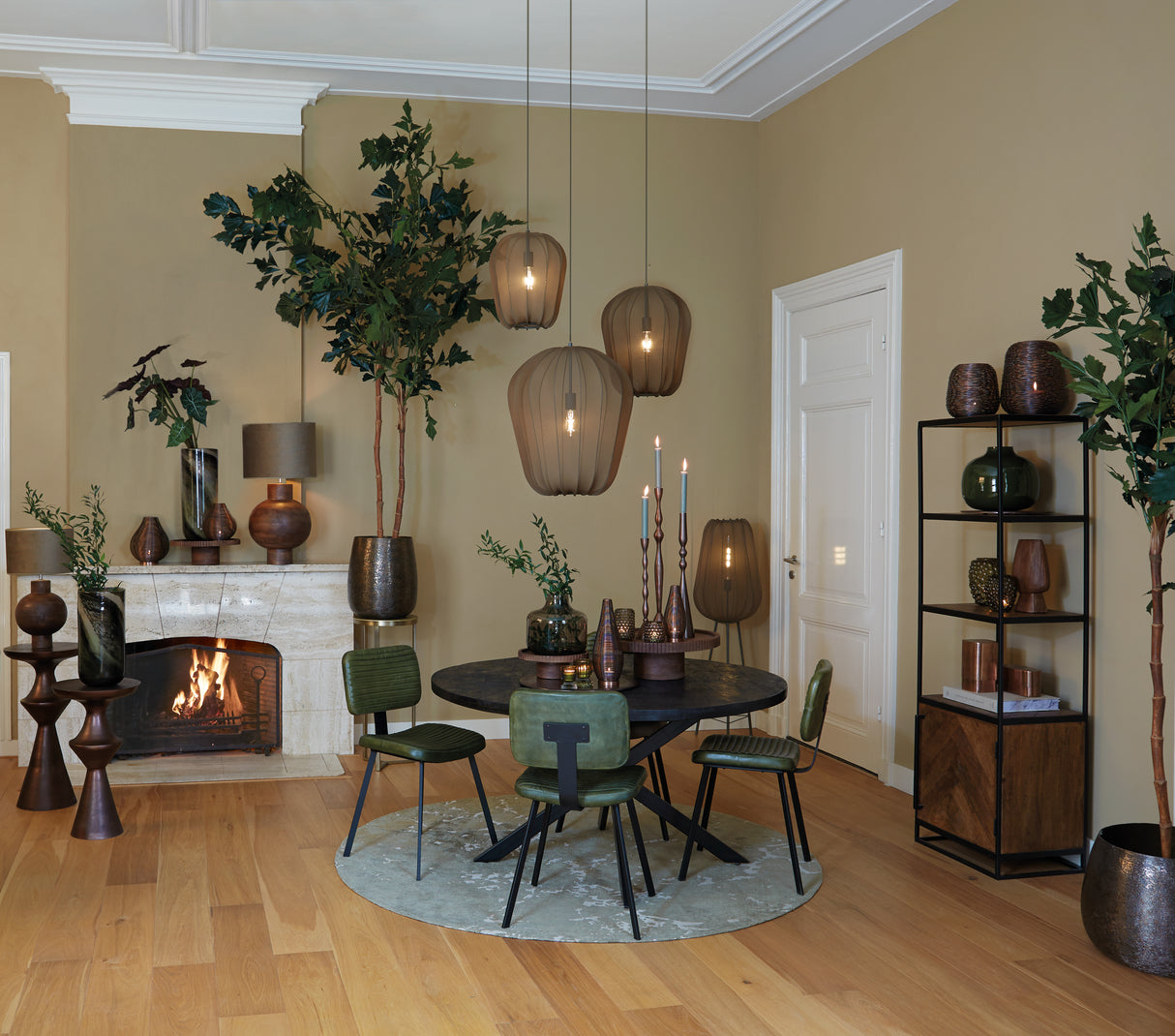 Elegant Tripod Floor Lamp in Dark Green, Ø42x132 cm - Plumeria Design
