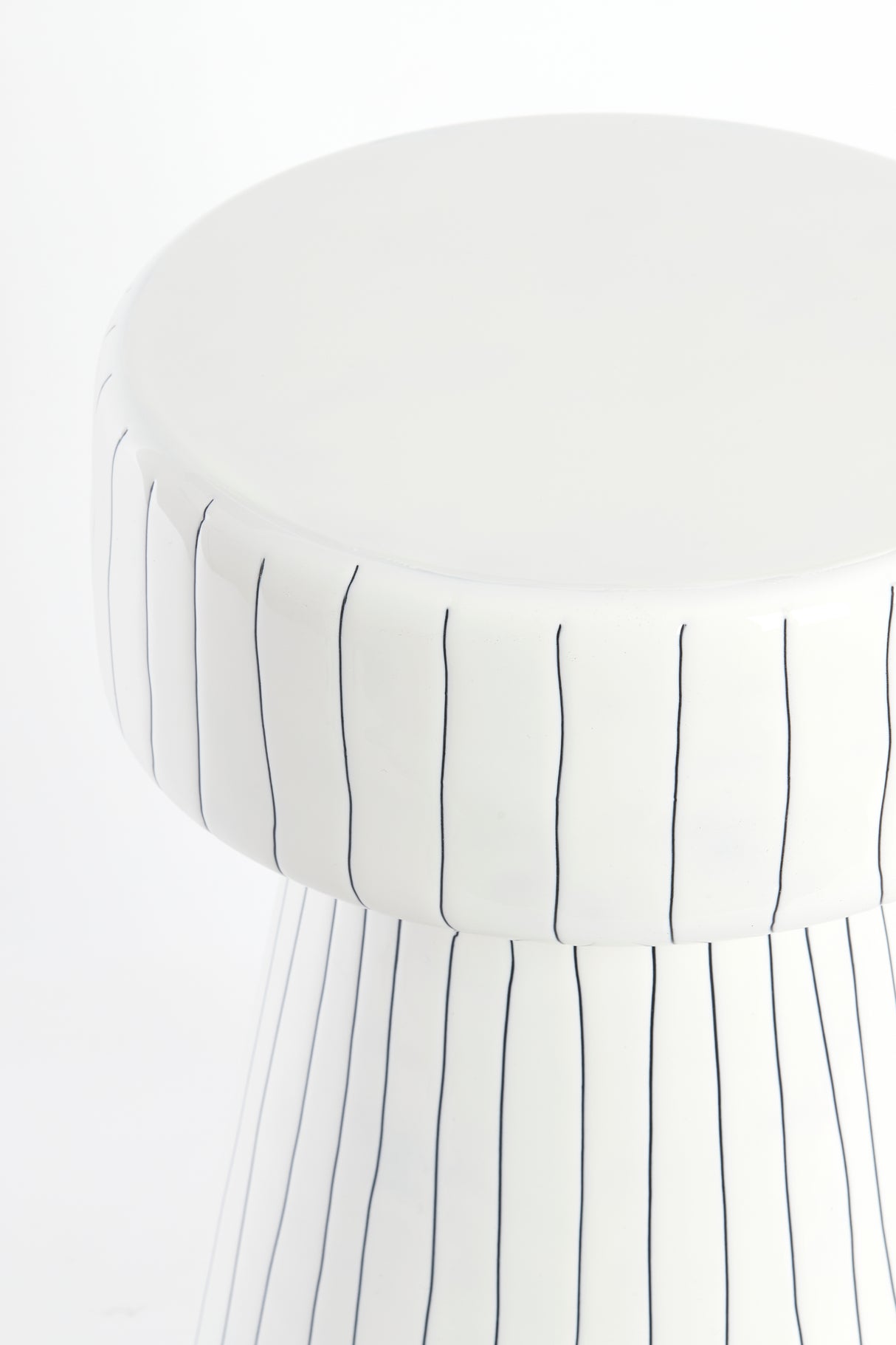 Elegant Round Side Table - White and Black Finish, 29x47 cm