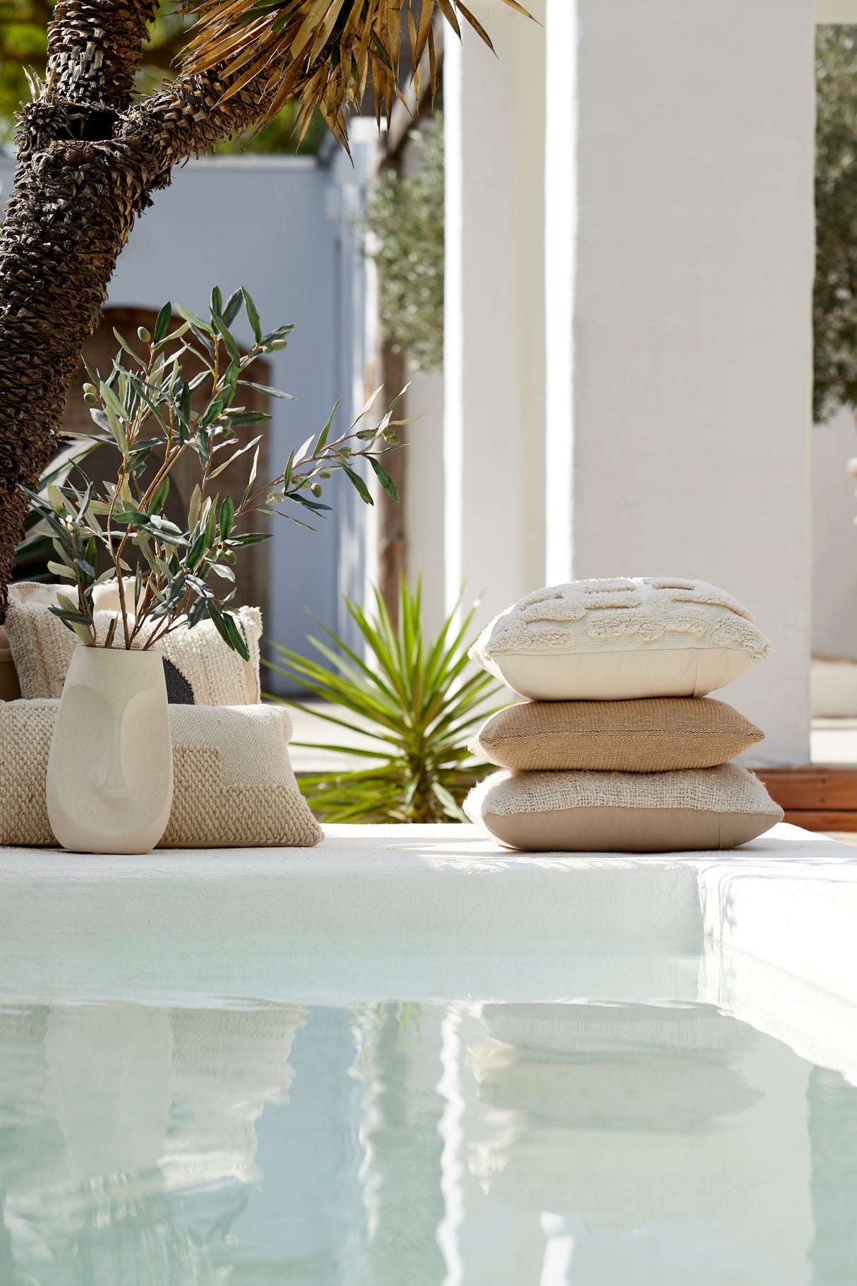 Natural Face Design Decorative Pot 21x18x36 cm