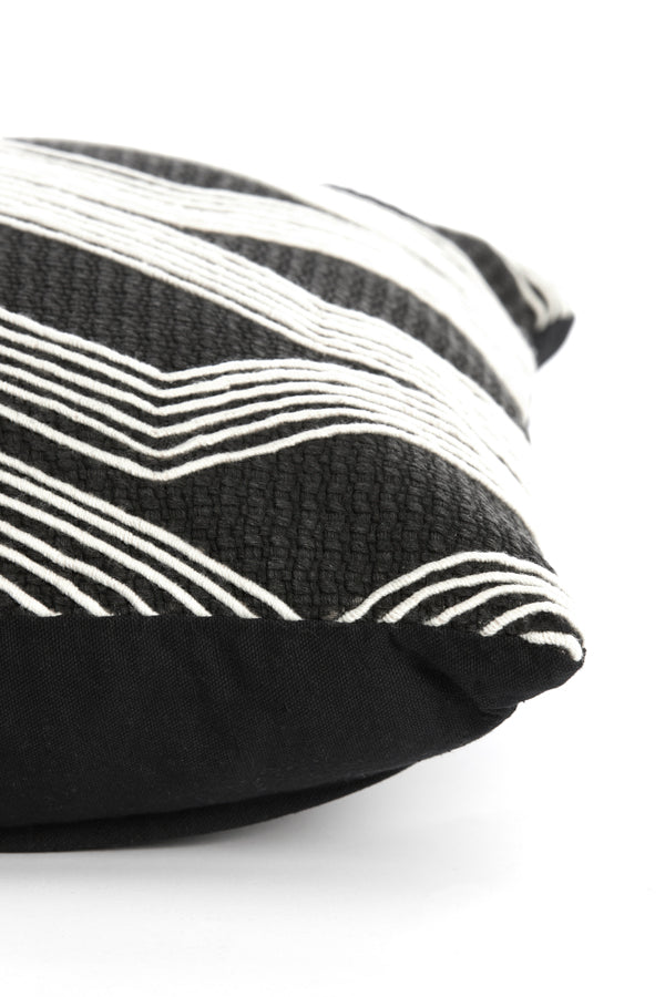 Title: Chic Mackey Cushion in Classic Black & Beige - 45x45 cm