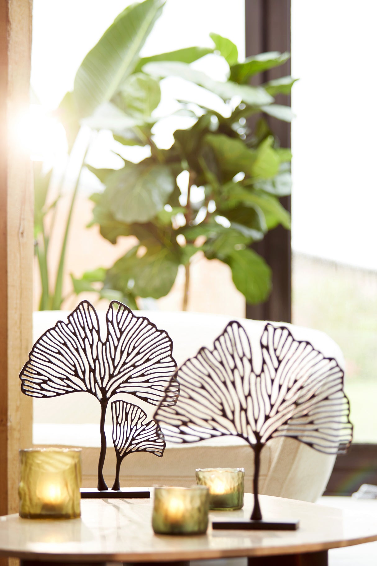 Black Leaf Sculpture on Base - 36x6x39 cm