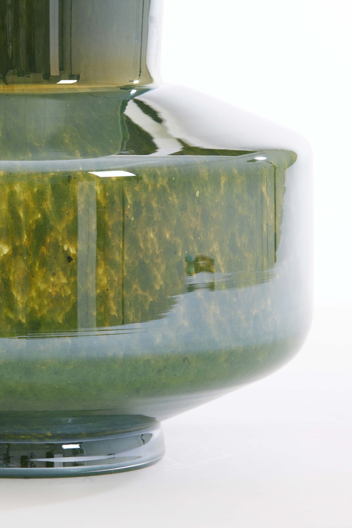 Elegant Dark Green Glass Vase Ø23.5x29.5 cm with Lustrous Finish