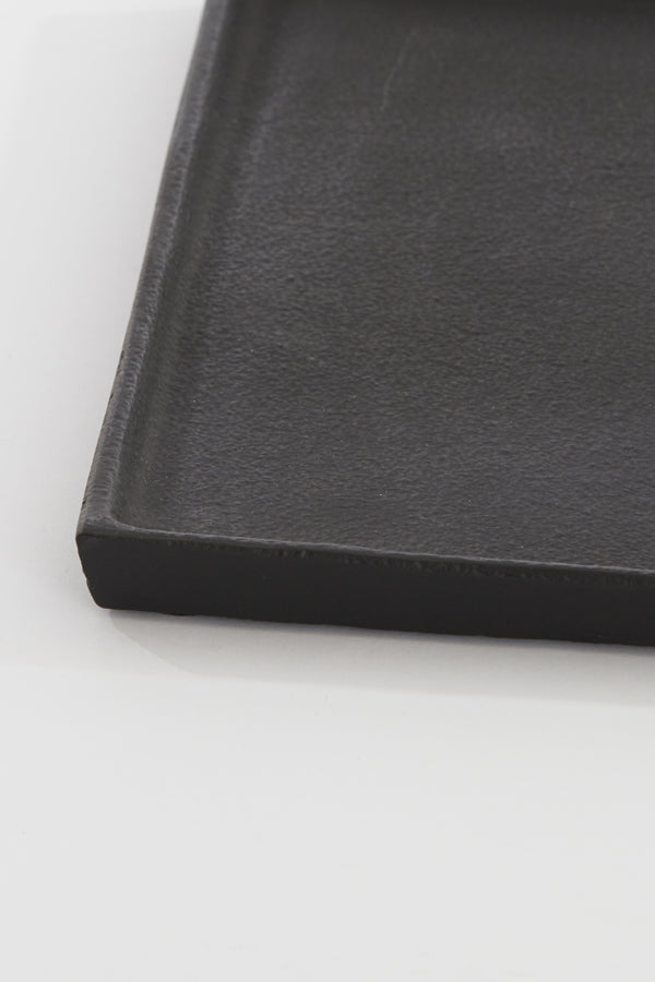 Modern Elegance: Black Square Ceramic Plate 39.5x39.5x1.5 cm