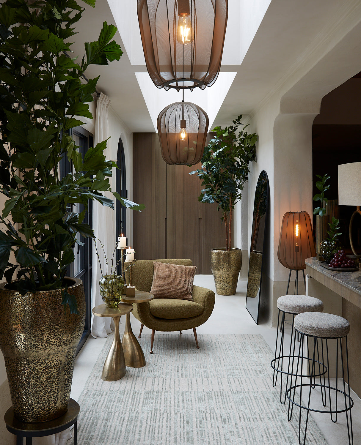 Elegant Tripod Floor Lamp in Dark Green, Ø42x132 cm - Plumeria Design