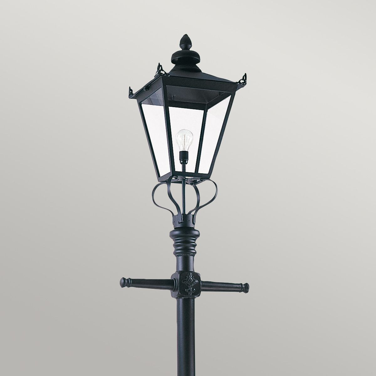 Elegant Victorian Black Outdoor Lamp Post