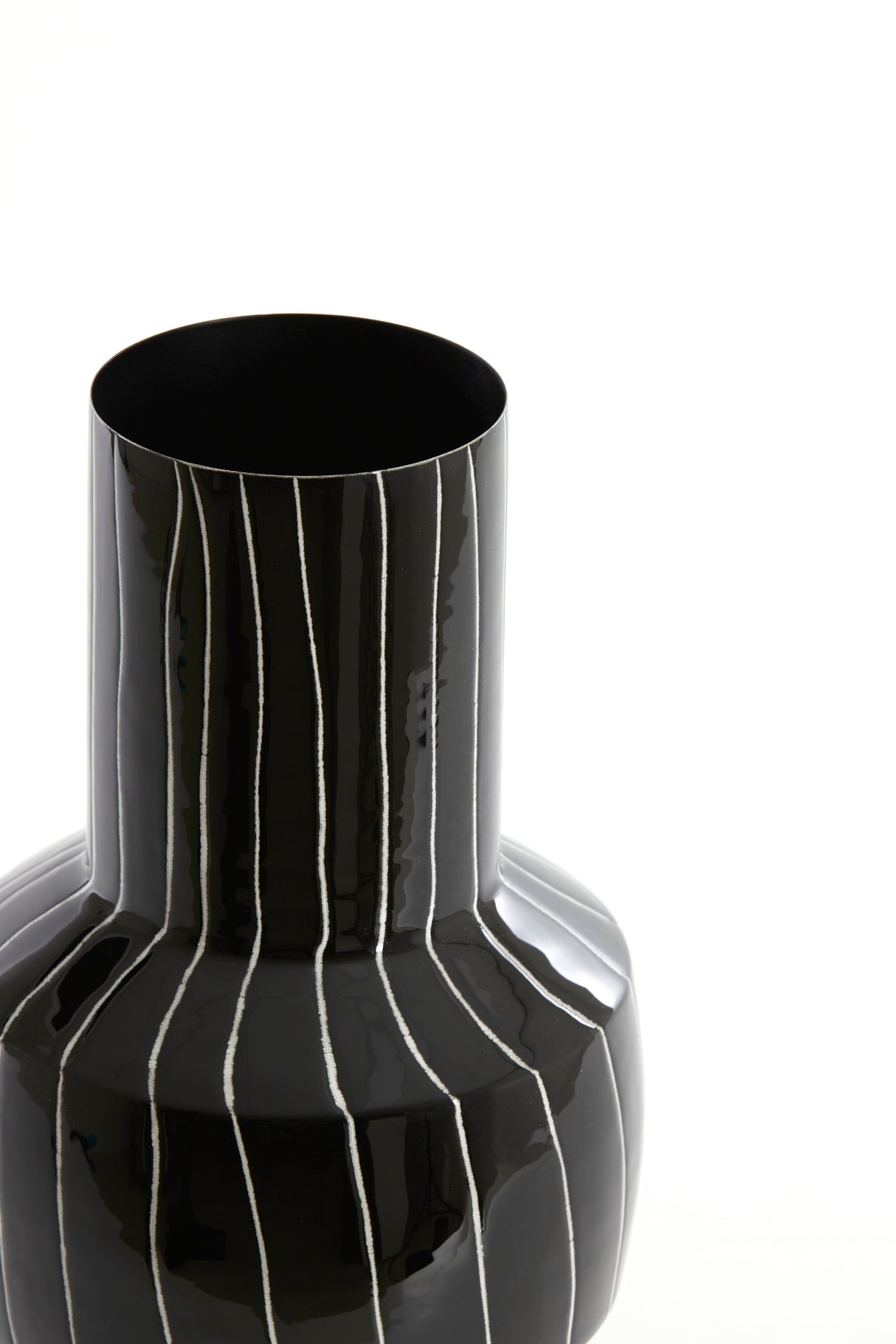 Elegant Senuma Vase: Shiny Black and White Deco Ø18x42 cm