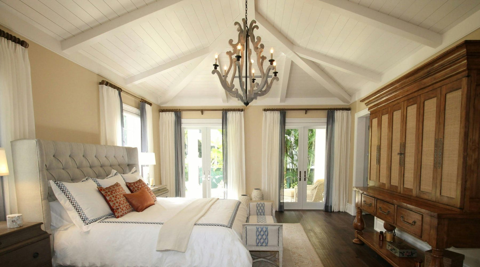 What Size of Chandelier Do I Need For My Room?