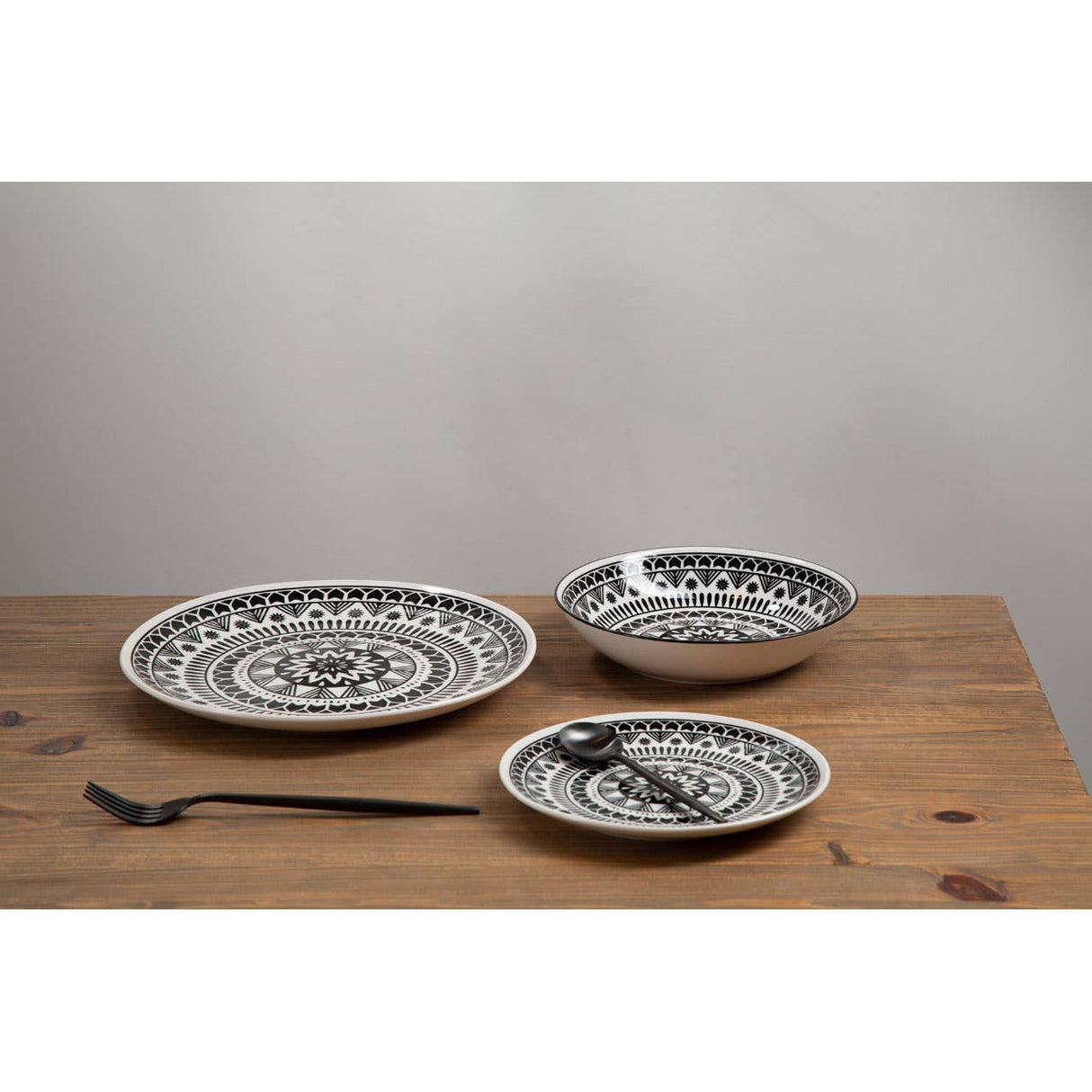 Maya 12 Piece Black And White Dinner Set